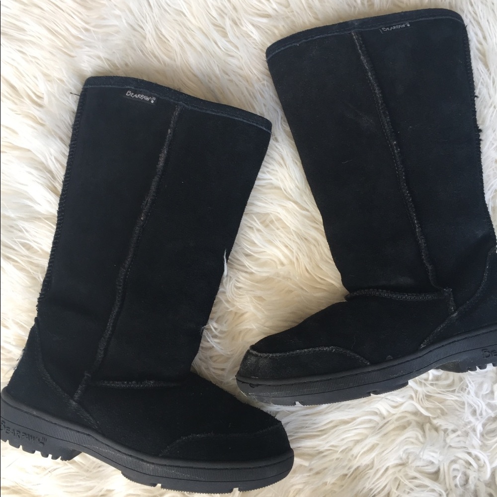 Bearpaw Women’s 6 black suede tall boots shearling